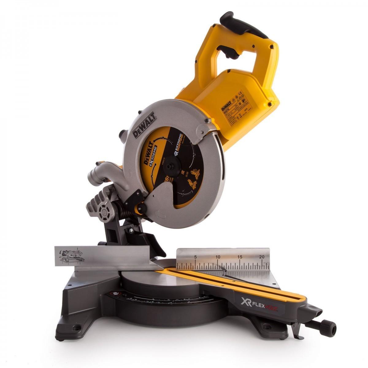 Fierastrau pentru taieri inclinate Dewalt DCS778N 