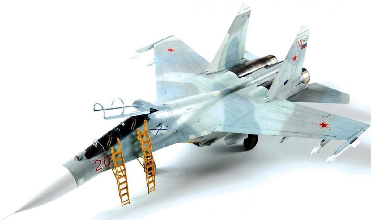 Самолет игрушка Zvezda SU-27UB