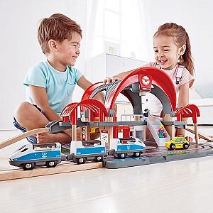 Jucarie interactiva Hape Set de jocuri Station Grand City