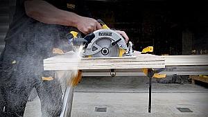 Fierastrau circular Dewalt DCS570NT