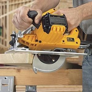 Fierastrau circular Dewalt DWE575K