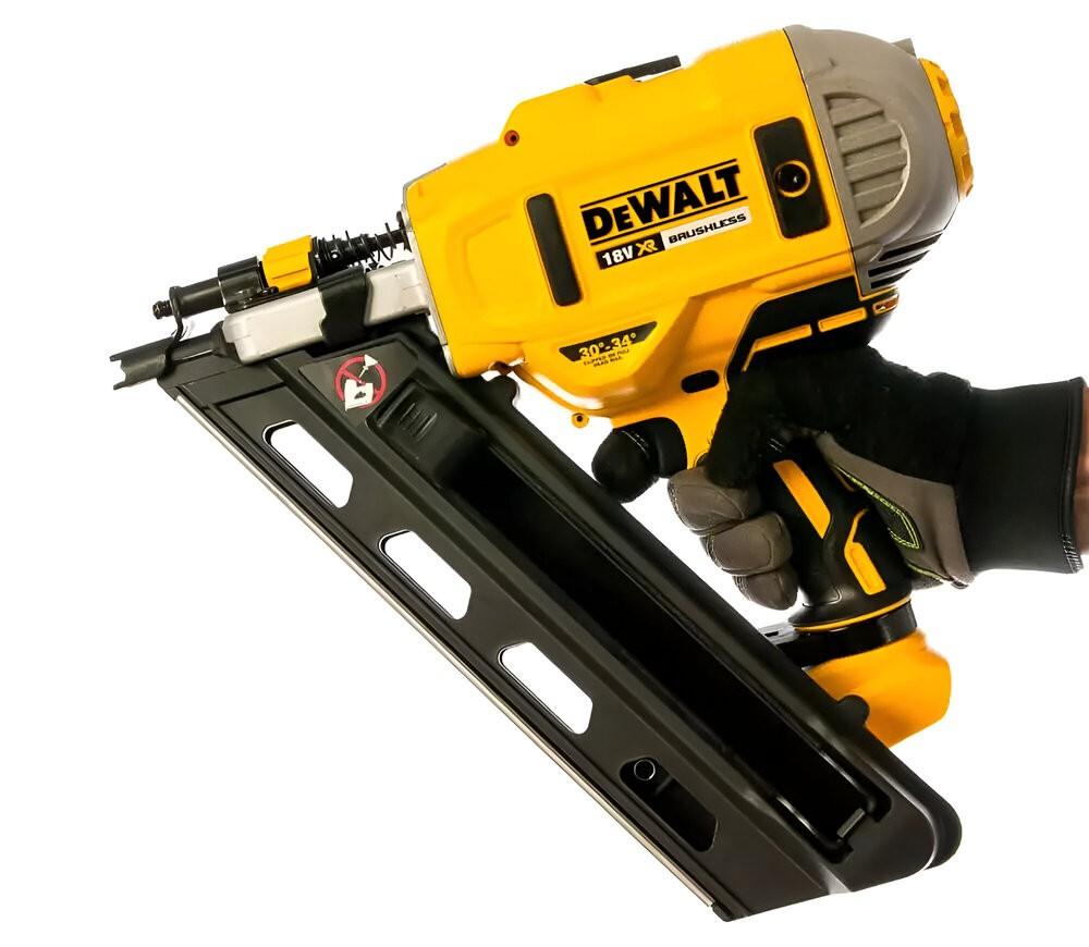 Pistol de batut cuie Dewalt DCN692N