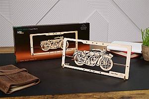 3D Puzzle Ugears Motocicleta in rama