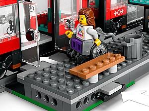 Constructor LEGO City Tramvai si statie in centrul orasului 60423