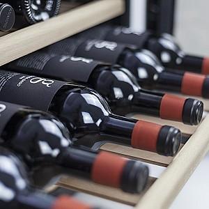 Racitor de vin Caso WineSafe 18 EB Black